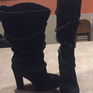 Black heeled boots